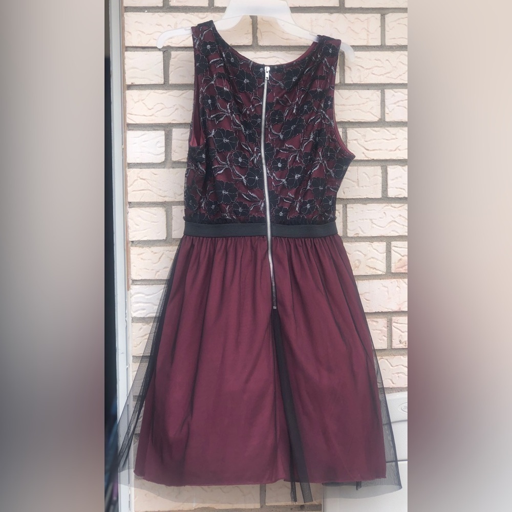Black And Maroon Dress; Speechless; Size 9 - Picture 3 of 7